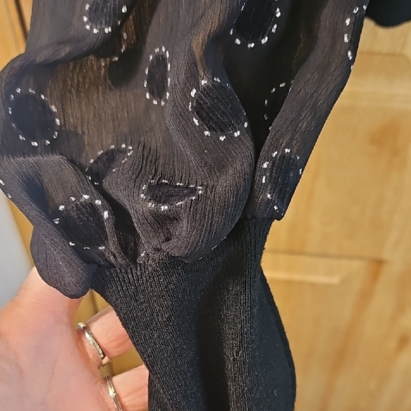 Chic Black Blouse with Sheer Patterned Sleeves - Picture 3 of 7